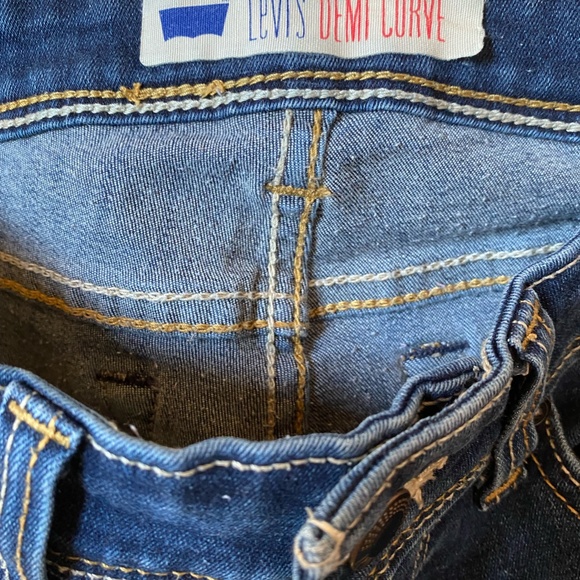 Levis Skinny Jeans - Picture 2 of 4